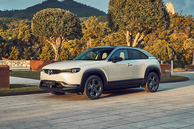 Mazda MX-30 'đập đi xây lại': Bỏ động cơ thuần điện để gắn máy hybrid, giá quy đổi từ 697 triệu đồng