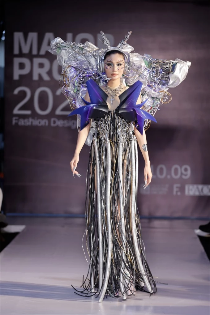 Á hậu Tuyết Nhi Võ gây ấn tượng với màn trình diễn thời trang mang thông điệp bảo vệ môi trường 
