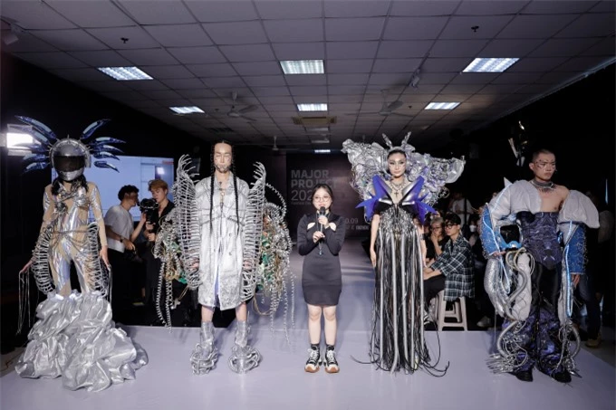 Á hậu Tuyết Nhi Võ gây ấn tượng với màn trình diễn thời trang mang thông điệp bảo vệ môi trường 