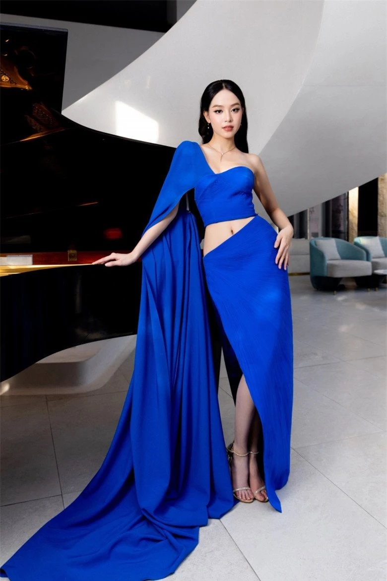 Hoa hậu đẹp nhất nhì Đà thành phối đồ đơn sắc đỉnh cao, bám sát xu hướng Quiet Luxury - 5