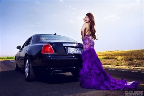 Mỹ nữ kiêu sa bên Rolls Royce Ghost ảnh 12