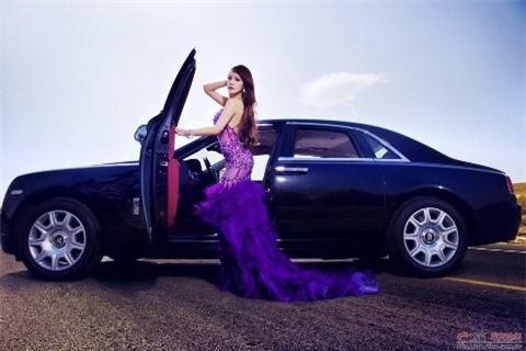 Mỹ nữ kiêu sa bên Rolls Royce Ghost ảnh 8