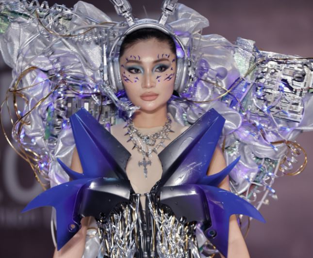 Á hậu Tuyết Nhi Võ gây ấn tượng với màn trình diễn thời trang mang thông điệp bảo vệ môi trường