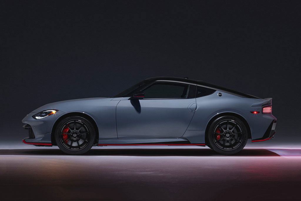 Nissan Z Nismo 2024 chốt giá gần 1,6 tỷ đồng, cạnh tranh với Porsche 718 Cayman