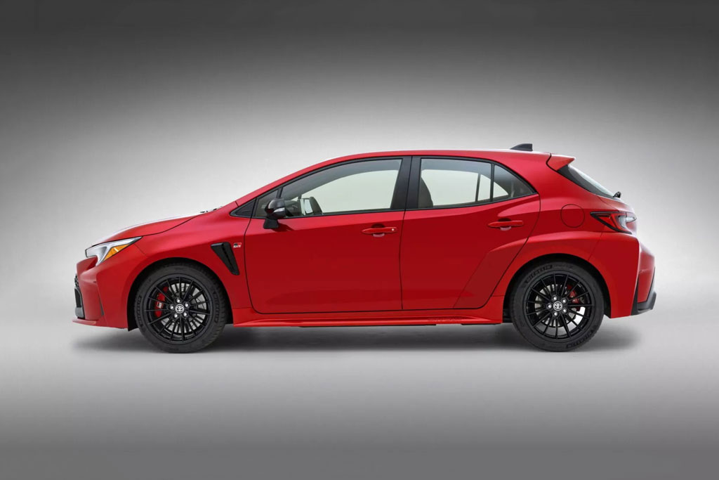 Toyota giới thiệu hatchback thể thao mạnh 300 mã lực, giá từ 855 triệu đồng