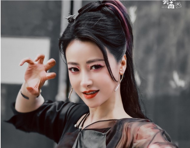 Mỹ nhân là 'cô vợ được khao khát nhất showbiz': U50 vẫn không già đi, mặt sinh ra để vào vai ác