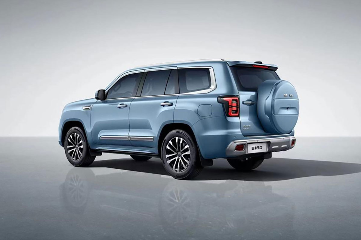 SUV địa hình thiết kế ấn tượng, công suất 163 mã lực, giá 858 triệu đồng