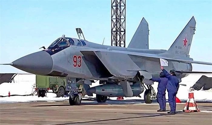 Tổng cục Tình báo Bộ Quốc phòng Ukraine hứa thưởng 2 triệu USD cho bất kỳ ai có thể đánh cắp và lái tiêm kích MiG-31K mang tên lửa siêu thanh Kh-47M2 Kinzhal sang lãnh thổ nước này.