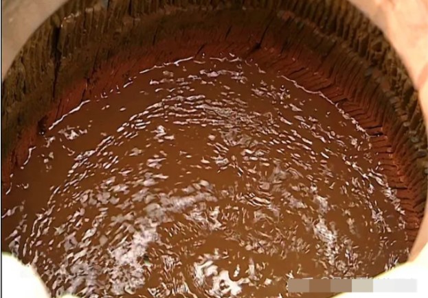 Kỳ lạ 6 chiếc giếng cổ nước sôi sùng sục 365 ngày mỗi năm, uống vào có vị bia