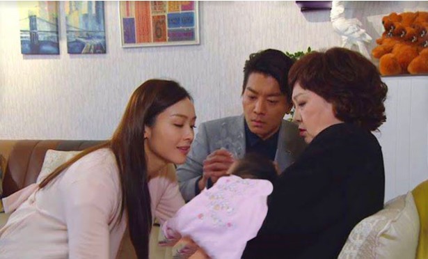 V&#xE0;o vi&#x1EC7;n th&#x103;m con d&#xE2;u sinh, nh&#xEC;n m&#xE1;i t&#xF3;c xo&#x103;n t&#xED;t c&#x1EE7;a ch&#xE1;u n&#x1ED9;i, t&#xF4;i s&#x1EE3; b&#xED; m&#x1EAD;t 30 n&#x103;m b&#x1ECB; l&#x1ED9;