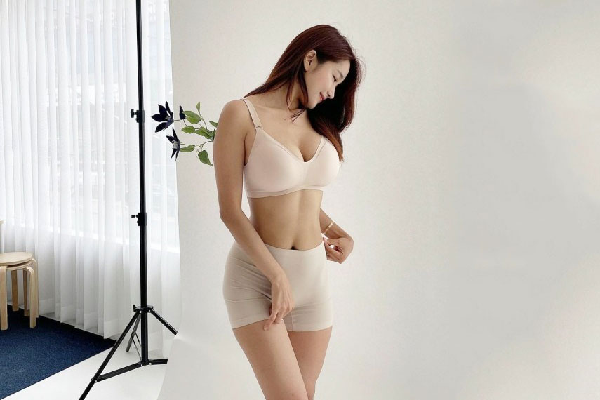 Vợ ăn mặc gợi cảm quyến rũ để chồng bất ngờ nhưng phản ứng của anh ta mới khiến cô "phẫn nộ"