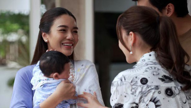 Đưa chị dâu đi sinh, em dâu cầm luôn dây chuyền 12 triệu cả tháng không thấy mang trả