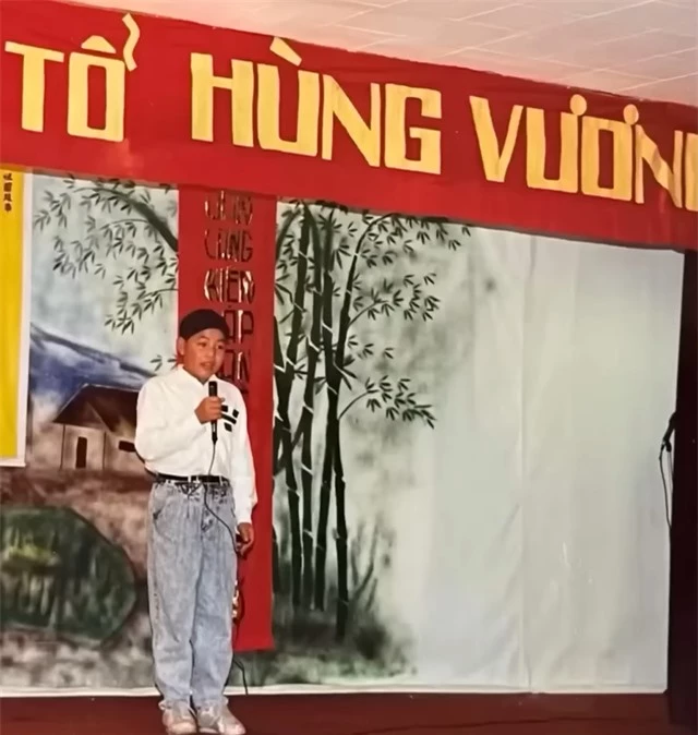 Quang Lê hé lộ hình chụp cùng Mỹ Tâm 20 năm trước, Hương Lan mua hột xoàn trăm ngàn đô - Ảnh 1.