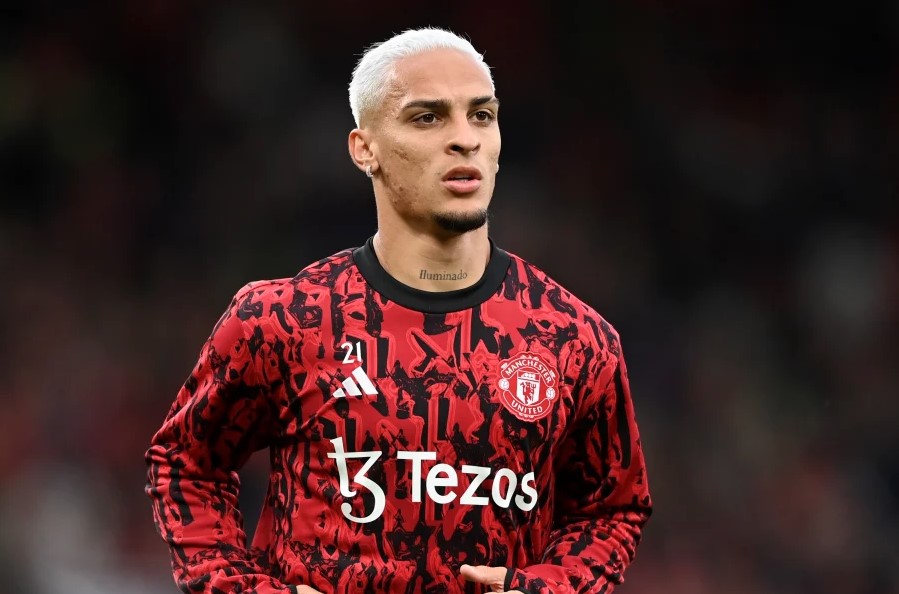 Antony trở lại Vương quốc Anh để giải quyết về cáo buộc bạo hành