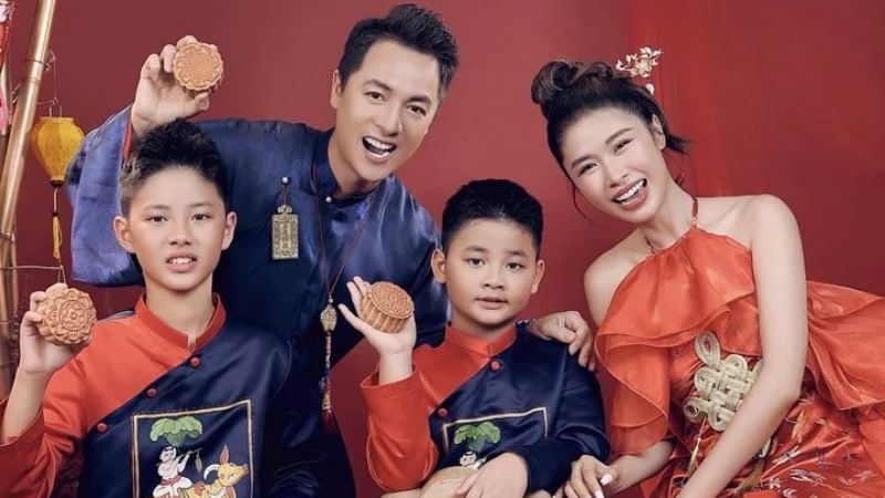 Gia đình Đăng Khôi - Thuỷ Anh hạnh phúc trong bộ ảnh đón Trung Thu