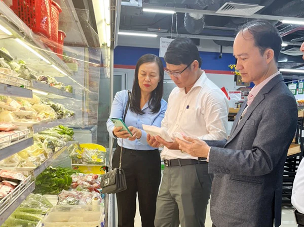 Đà Nẵng: Cảnh báo tình trạng giả danh bán tài liệu an toàn thực phẩm không rõ nguồn gốc