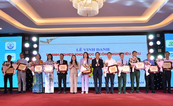 Vinh danh 21 doanh nghiệp khoa học công nghệ tiêu biểu, sáng tạo, xuất sắc nhất