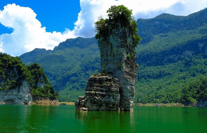 Ngẩn ngơ danh thắng xứ Tuyên