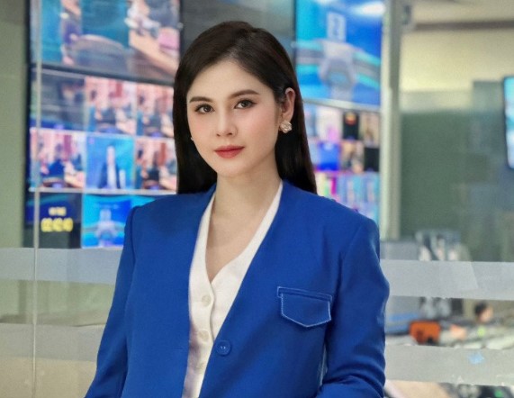 Tái xuất tivi đổi phong cách, MC Thu Hoài đẹp "tràn màn hình", stylist hé lộ số đo 3 vòng ngỡ ngàng