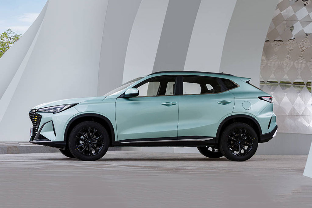 SUV động cơ tăng áp, thiết kế sang chảnh, giá gần 320 triệu đồng