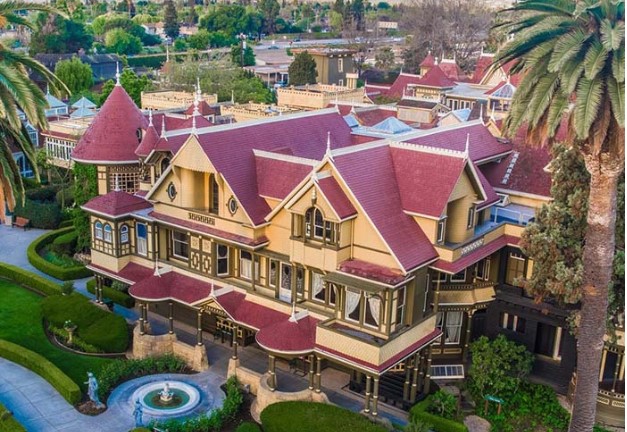 Ngôi nhà ma ám có thiết kế kỳ lạ với 2.000 cánh cửa ra vào, tốn 80 tỷ đô để sửa chữa