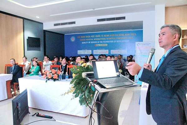 Các chuyên gia hàng đầu trong nước và quốc tế báo cáo tại các phiên chuyên đề của hội nghị khoa học quốc tế BV Đà Nẵng năm 2023.