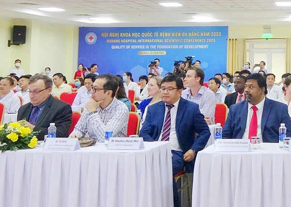 Các chuyên gia của Tập đoàn BV Mayo Clinic (Mỹ) tham dự hội nghị khoa học quốc tế BV Đà Nẵng năm 2023.