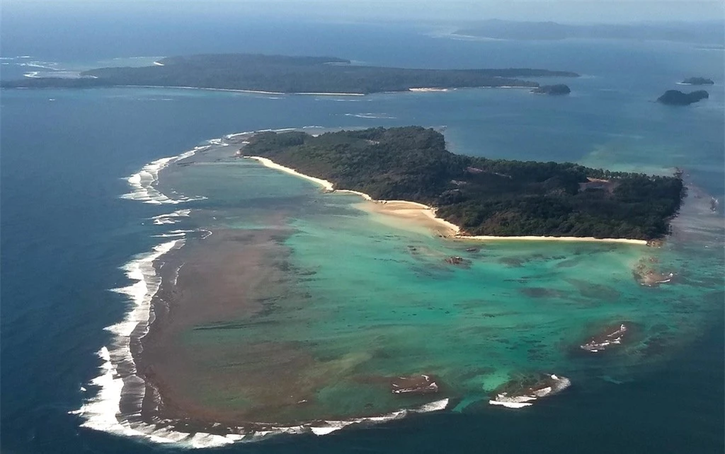 Hòn đảo North Sentinel được mệnh danh là hòn đảo tử thần bởi bất cứ ai xâm nhập vùng đất này đều bị thổ dân chống trả