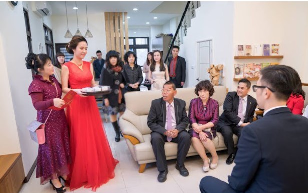 Háo hức lấy được vợ trẻ kém 20 tuổi, đêm tân hôn cả nhà tôi tái mặt chứng kiến cảnh tượng trong phòng