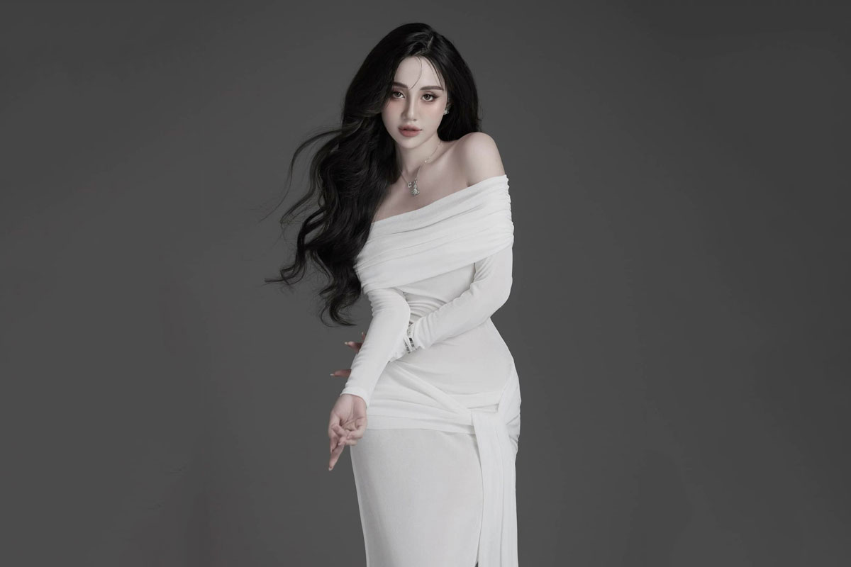 Hot girl Hà Thành 'đốn tim' cánh mày râu bởi thân hình quyến rũ