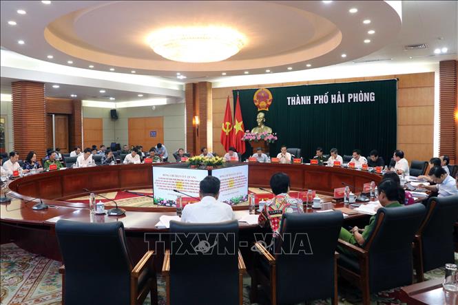 Kinh tế 9 tháng: Vượt qua những 'vùng xoáy'