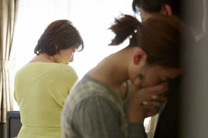 Cung phụng mẹ chồng 15 năm, tới khi bà mất để lại hết gia sản cho chú út