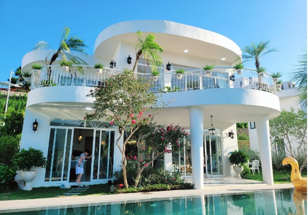 Biệt thự view núi của diễn viên Mạnh Trường: Bể bơi xịn xò, không gian có đẳng cấp như thiết kế 3D cách đây 1 năm?