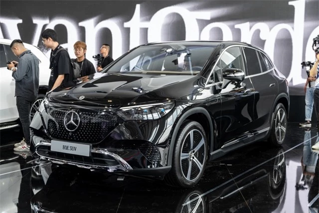Mercedes-Benz EQE SUV ra mắt: Giá từ 3,999 tỷ đồng, màn hình 56 inch, 1 lần sạc đủ chạy từ TP.HCM đến Tuy Hòa - Ảnh 1.