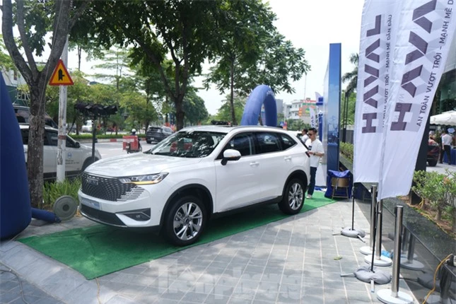 Dàn xe gầm cao hybrid nổi bật tại thị trường Việt ảnh 3