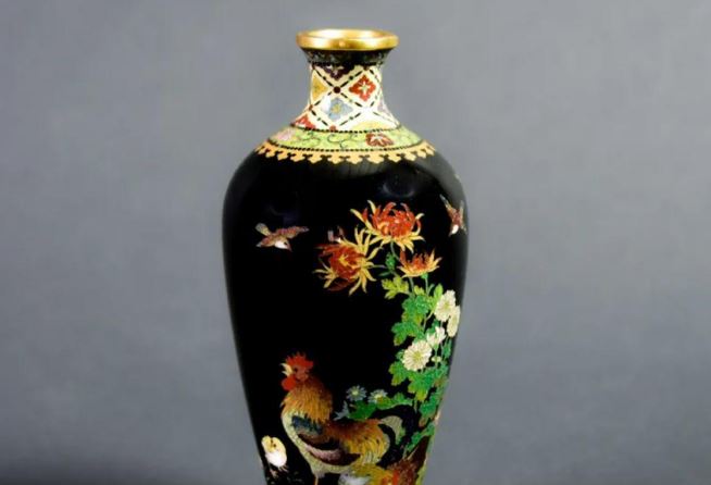 Mua chiếc bình 80.000 đồng, cặp vợ chồng choáng khi nghe giá trị thực