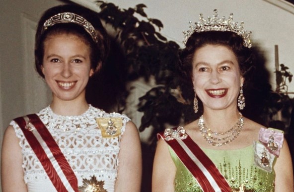 Bí mật về công chúa từng khiến Nữ hoàng Anh đau đầu: Vừa ly hôn đã kết hôn với ‘người tình’ tin đồn, nhiều lần bị phạt vì chạy xe quá tốc độ