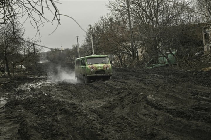 Bùn lầy trên chiến trường Ukraine.