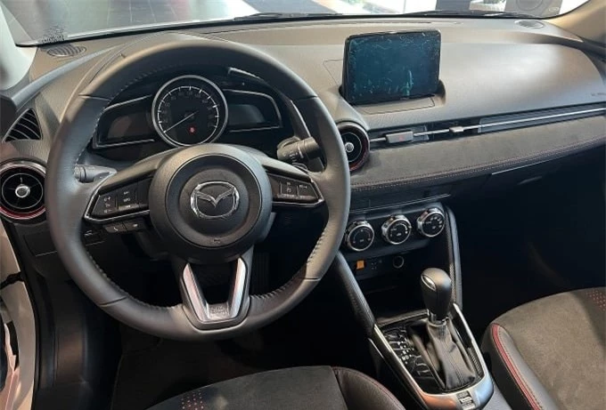 Cận cảnh Mazda2 2023 tại đại lý: Nâng cấp nhẹ về thiết kế, tăng giá bán 335503