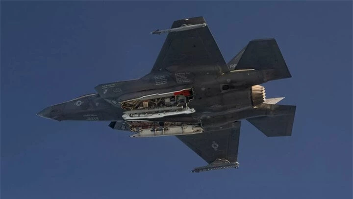 Một chiếc F-35 của không quân Mỹ trong diễn tập bắn đạn thật. (Ảnh: Không quân Mỹ)