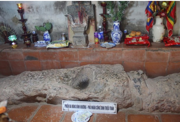 Ngôi đền thiêng thờ tảng đá in hình đầu người, câu chuyện phía sau khiến ai cũng cảm động