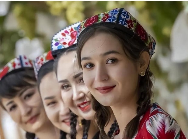 Bí ẩn vùng đất toàn 'mỹ nhân lai tây' của Trung Quốc