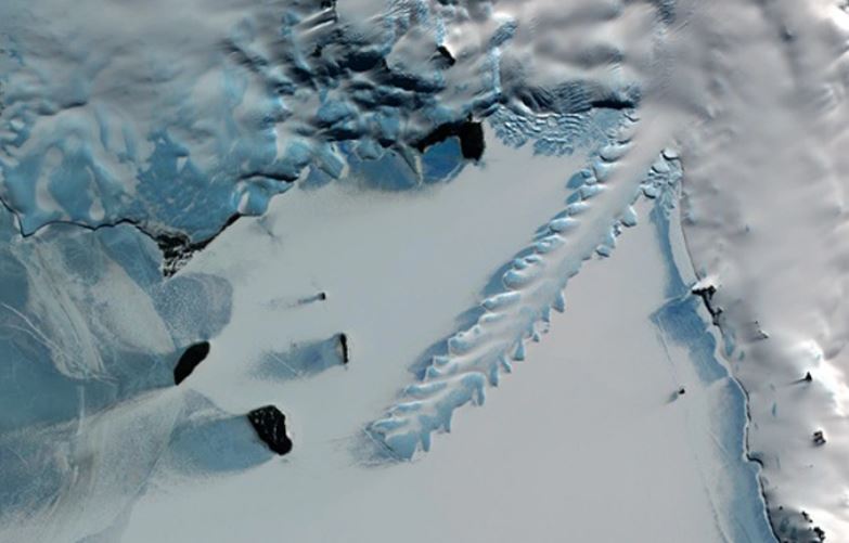 Dấu vết khổng lồ bị nghi ngờ là của vụ tai nạn tàu vũ trụ ở Nam Cực thực chất là gì?