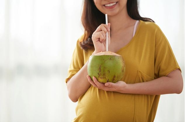 Bà bầu uống nước dừa sinh con có trắng trẻo không? Và 10 lợi ích "vàng" khác không thể bỏ qua nếu muốn cả mẹ lẫn con đều khỏe mạnh