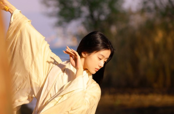 Mỹ nhân 2002 khoe mặt mộc đẹp trong veo gây sốt MXH, nhan sắc được ví với 'nữ thần dao kéo' xứ Hàn