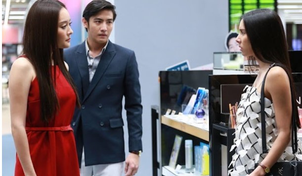 Sau 3 năm ly hôn gặp vợ cũ dắt xe máy cà tàng, tôi cười khẩy thì vợ mới nói 1 câu khiến tôi câm nín