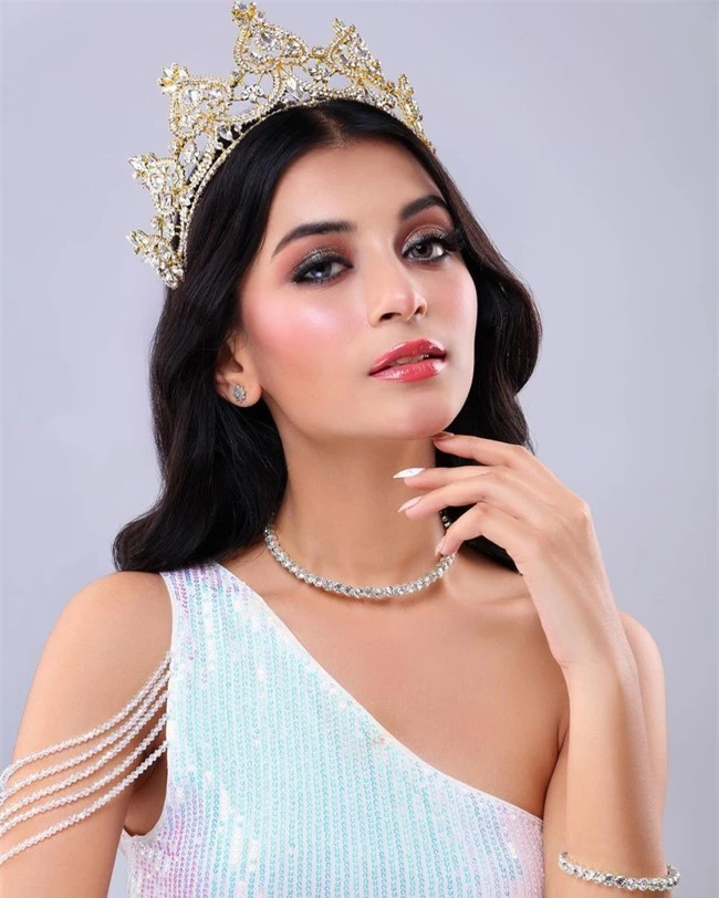 Mặt mộc của tân Hoa hậu Hòa bình Ấn Độ - Ảnh 1.