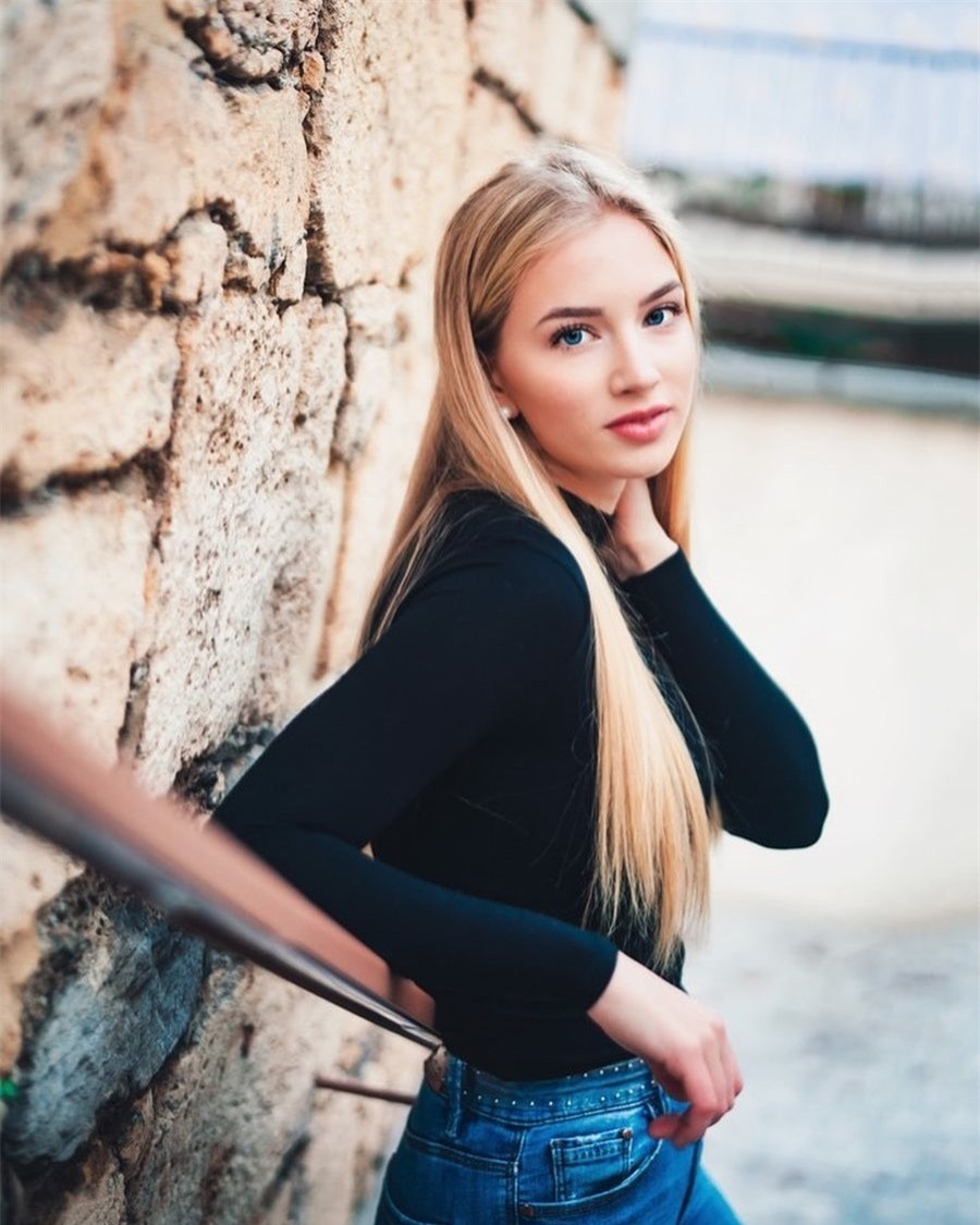 Người đẹp 19 tuổi đội vương miện bằng gỗ khi đăng quang hoa hậu ảnh 3