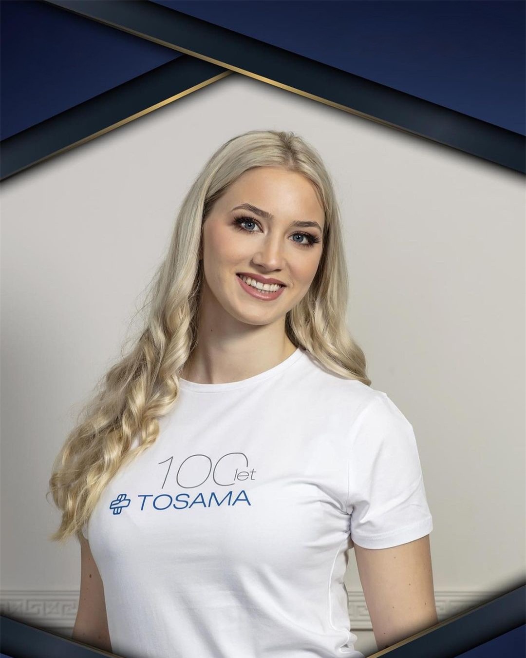 Người đẹp 19 tuổi đội vương miện bằng gỗ khi đăng quang hoa hậu ảnh 4