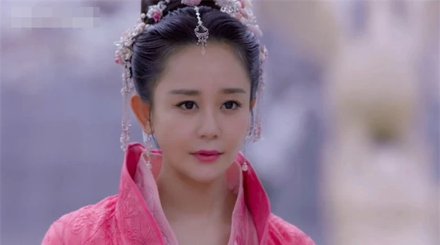 Nữ chính Hoàn Châu Cách Cách tàn phai nhan sắc vì "dao kéo", tự hủy sự nghiệp sau gần 20 vai "thảm họa" - Ảnh 4.